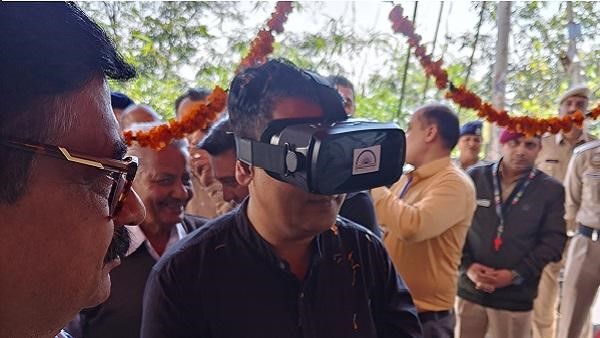 (MLA Sudarshan Singh Babloo experiencing the 360 degree darshan of Mata Chintpurni)